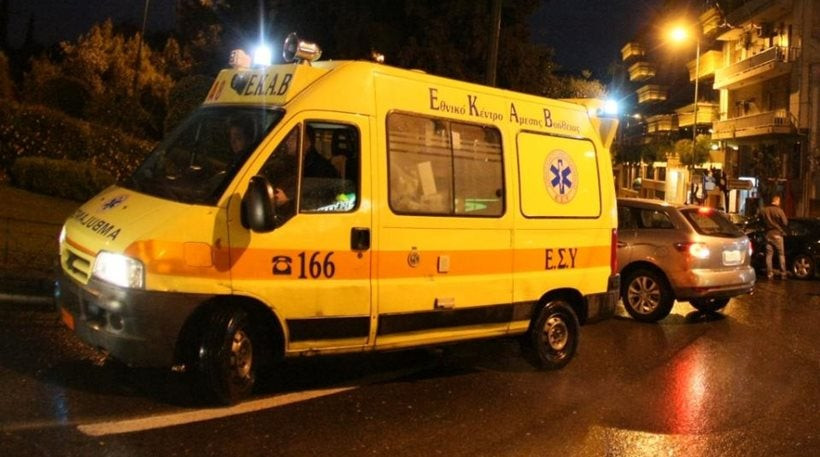 Άντρας απειλούσε να κόψει το λαιμό του στο κέντρο της Πάτρας (βίντεο)